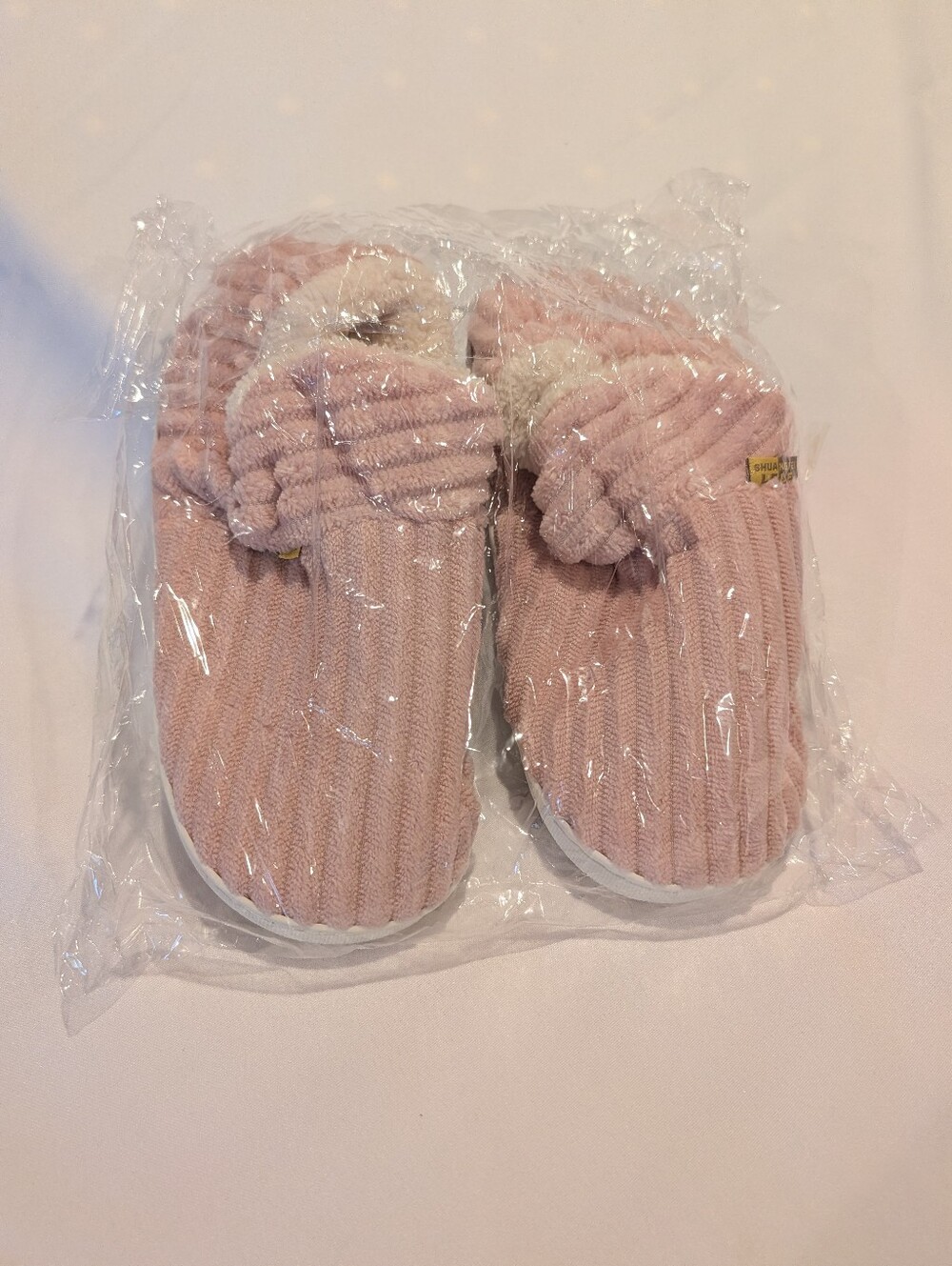7.5/8 Women's Pink Plush Slip-On Slippers